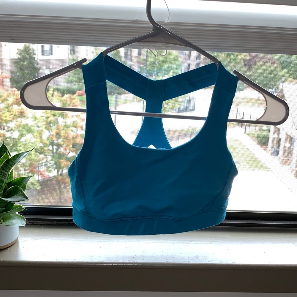 Lululemon sports bra